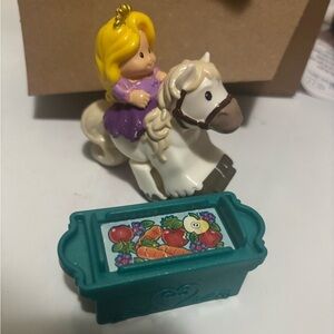 Rapunzel Klip Klop with Teal Trough